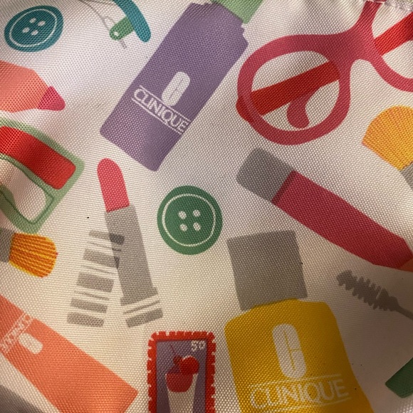 3 Women’s Clinique make up pouches - Picture 2 of 7